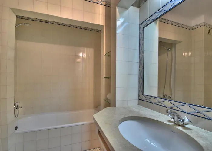 Bellavista Avenida By Beguest Aparthotel